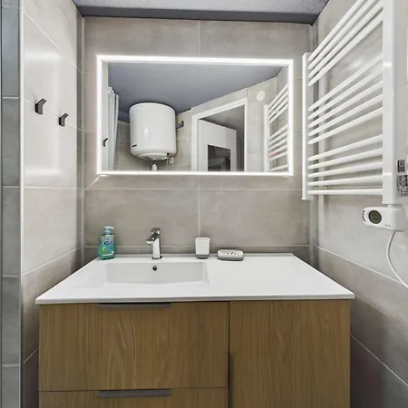2 Pièces Mezzanine Clim, Bord De Plage, Parking - Fr-1-326-722 *